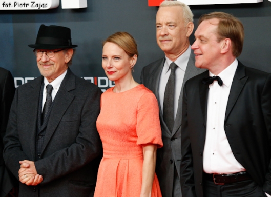 Steven Spielberg , Amy Ryan , Tom Hanks , Mikhail Gorevoy na premierze filmu " Most szpiegów " w Berlinie