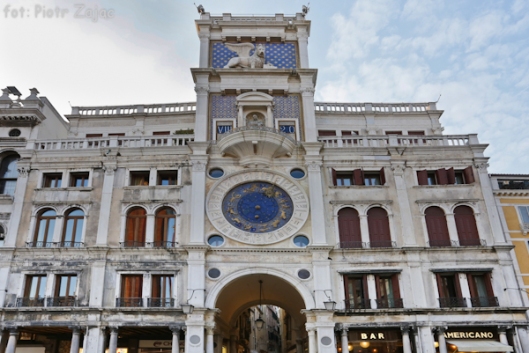 Wieża zegarowa przy placu św. Marka w Wenecji.