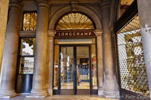 Sklep Longchamp przy placu św. Marka w Wenecji.